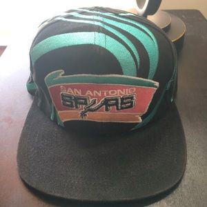 Mitchell & Ness Accessories - San Antonio Spurs SnapBack! Mitchell & Ness Accessories - San Antonio Spurs SnapBack!